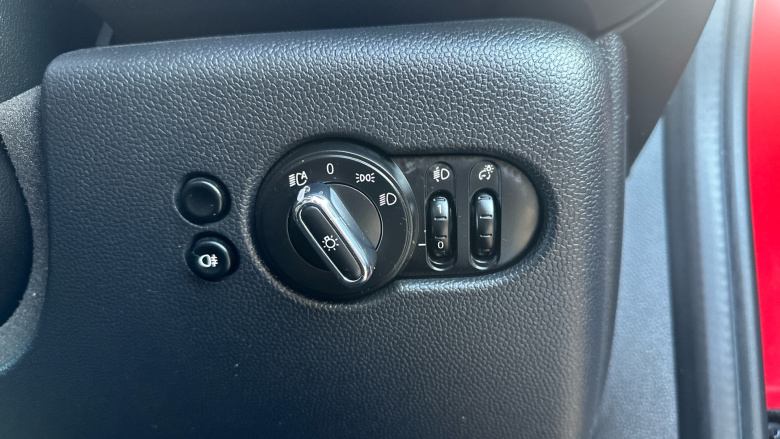 MINI Hatchback 1.5 Cooper Classic 3dr Petrol Hatchback